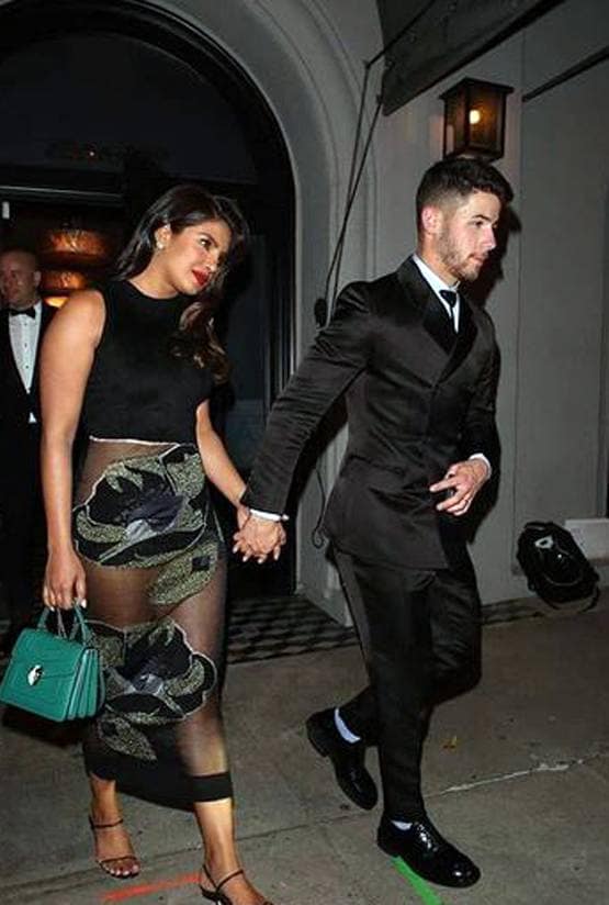 इवेंट में वार्डरोब मॉलफंक्शन से बचीं प्रियंका, काम आया 5 लाख का बैग