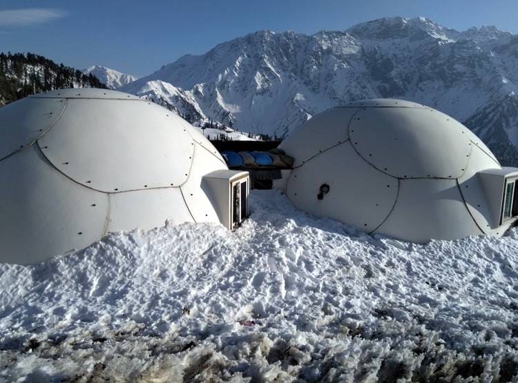 जहां हलक में अटकी रहती है सांसे, वहां LOC पर ऐसे जीते हैं जवान