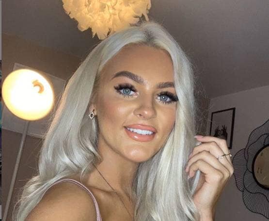 पॉपुलर स्पॉट पर सेल्फी ले रही थी मॉडल, 100 फीट ऊंचाई से गिरकर मौत