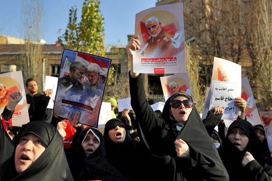 ईरान की सड़कों पर खूनखराबा, 'प्रदर्शनकारियों पर चलाई गईं गोलियां'