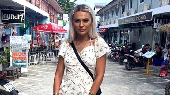 पॉपुलर स्पॉट पर सेल्फी ले रही थी मॉडल, 100 फीट ऊंचाई से गिरकर मौत