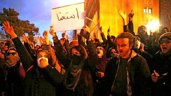 ईरान की सड़कों पर खूनखराबा, 'प्रदर्शनकारियों पर चलाई गईं गोलियां'