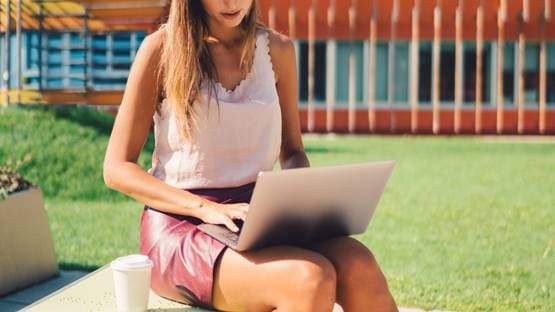 महिला का आरोप- शादीशुदा बॉस के कई अफेयर, दफ्तर में बनाते थे संबंध