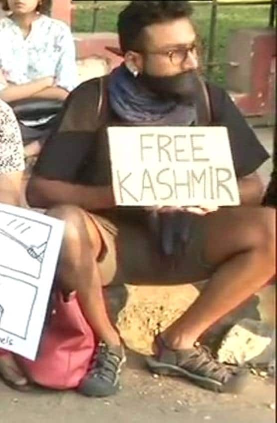 CAA प्रोटेस्ट में 'फ्री कश्मीर' की मांग, मुंबई की लड़की पर हुआ था केस