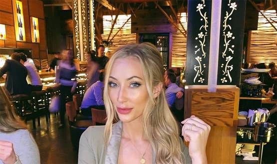 हजारों लोगों को लड़की ने भेजी अपनी न्यूड फोटो, जुटाया करोड़ों का चंदा