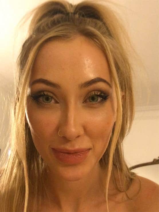 हजारों लोगों को लड़की ने भेजी अपनी न्यूड फोटो, जुटाया करोड़ों का चंदा