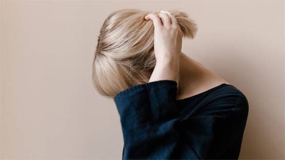 सोशल मीडिया पर फेमस महिलाओं को साथ सोने के लिए लाखों कर रहे ऑफर