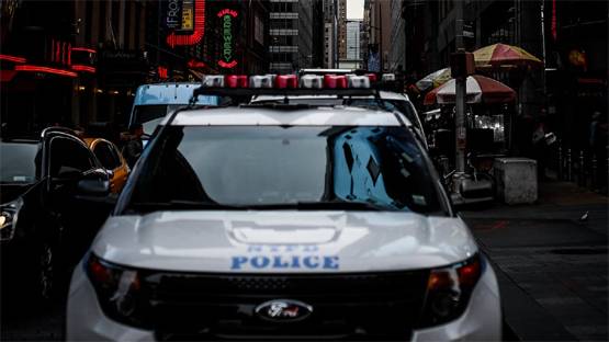 ड्यूटी पर महिला पुलिस के साथ कार में संबंध बना रहा था अफसर