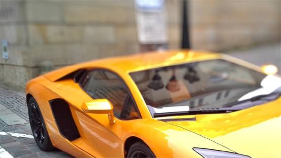 ड्यूटी पर महिला पुलिस के साथ कार में संबंध बना रहा था अफसर