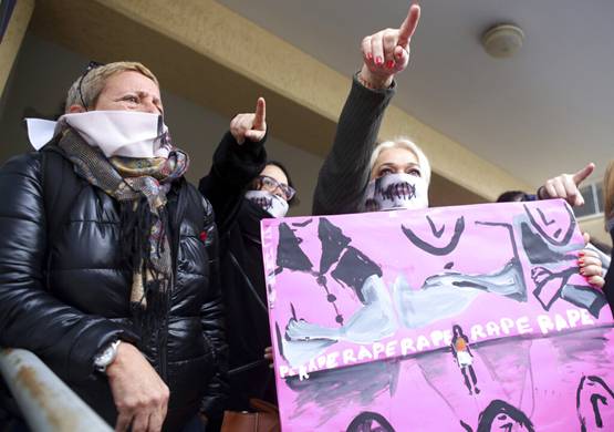 12 लड़कों के गैंगरेप करने का मामला: लड़की के शरीर पर 35 जगह खरोंचें