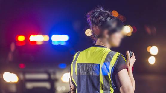 ड्यूटी पर तैनात अफसर ने पुलिस गाड़ी में बनाए संबंध, हुआ बर्खास्त