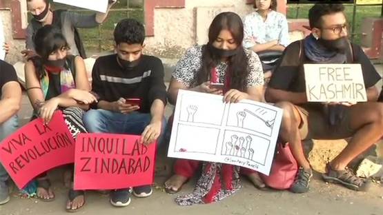 CAA प्रोटेस्ट में 'फ्री कश्मीर' की मांग, मुंबई की लड़की पर हुआ था केस