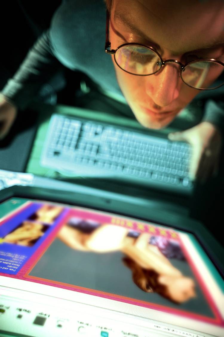 सबसे ज्यादा पॉर्न देखते हैं भारतीय, चौंका देंगे इस रिपोर्ट के आंकड़े