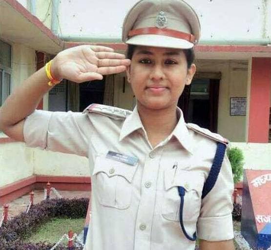 कौन हैं प्रिया वर्मा, जिनकी बर्खास्तगी की मांग के लिए ट्विटर पर चला हैशटैग