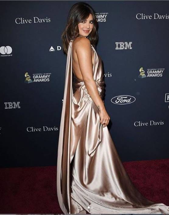 Grammy 2020: ग्रैंड म्यूजिकल इवेंट में प्रियंका का स्टनिंग लुक