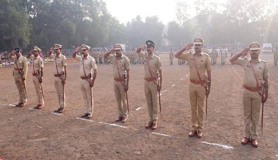 'ऐसे कैसे चलेगा खान साहब', ...पुलिस ने ट्वीट से काट दिया चालान