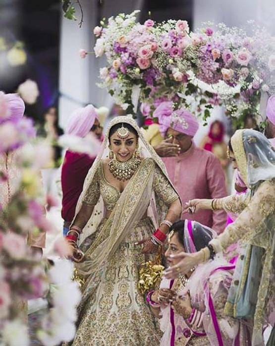 शादी के 2 साल बाद टूटने जा रहा कंगना की ऑनस्क्रीन फ्रेंड का रिश्ता!