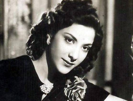 शोमैन से लेकर खान स्टार्स तक, कुछ ऐसी रही बॉलीवुड सितारों की पॉलिटिक्स