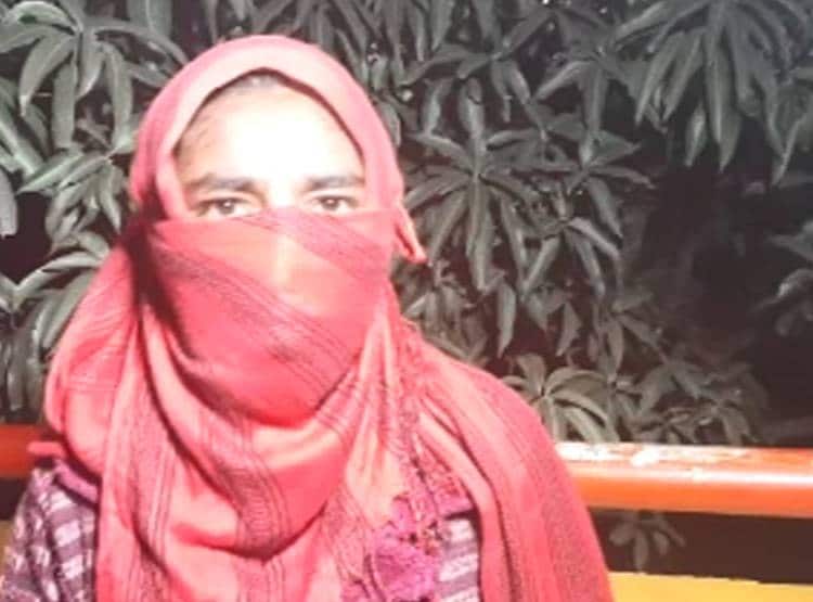 WhatsApp पर म‍िले बहन के अश्लील फोटो, रोते हुए भाई को बताई पूरी कहानी