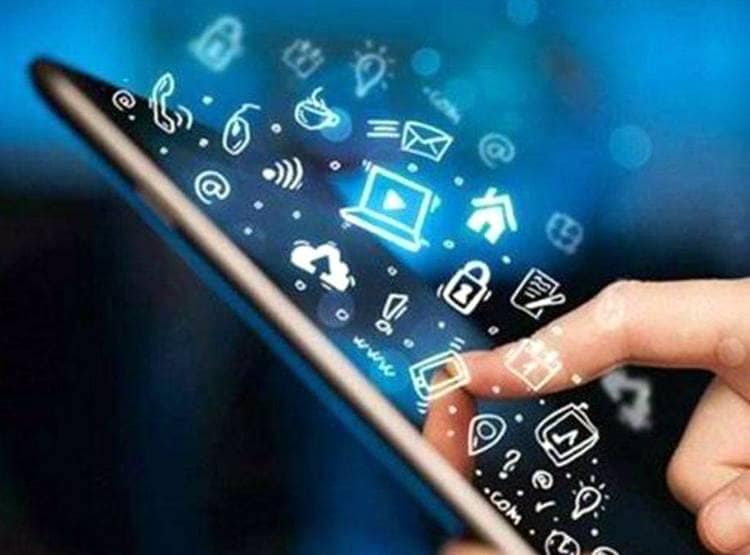 WhatsApp पर म‍िले बहन के अश्लील फोटो, रोते हुए भाई को बताई पूरी कहानी