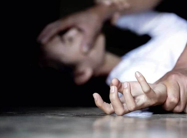 13 साल की लड़की का सौतेले पिता ने किया रेप, प्रेग्नेंट होने पर सामने आई दरिंदगी