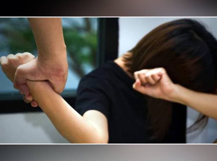 13 साल की लड़की का सौतेले पिता ने किया रेप, प्रेग्नेंट होने पर सामने आई दरिंदगी