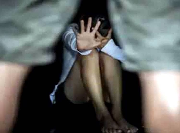 13 साल की लड़की का सौतेले पिता ने किया रेप, प्रेग्नेंट होने पर सामने आई दरिंदगी