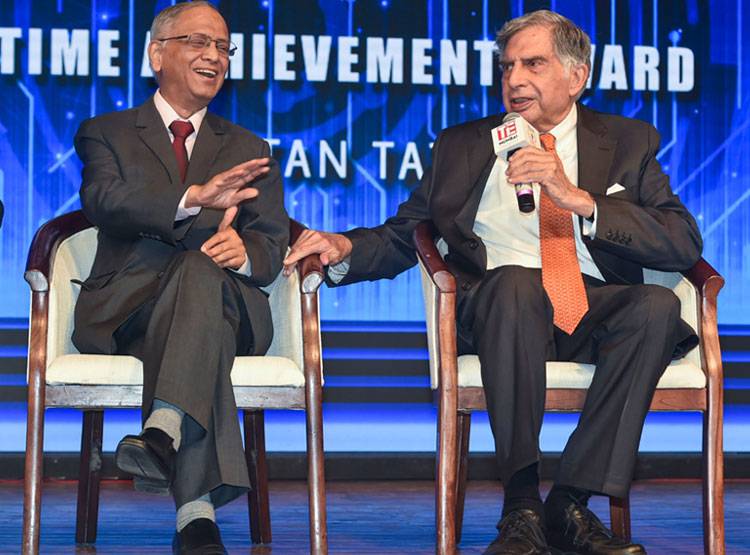 रतन टाटा के आगे नारायणमूर्ति नतमस्‍तक, दिल को छू लेगी ये तस्‍वीर