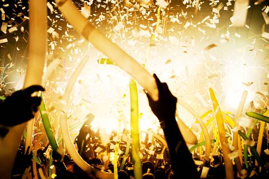 स्ट्रिप क्लब में लड़कियां जबरन पिलाती रहीं शराब, 8 घंटे कैद कर 30 लाख लूटे