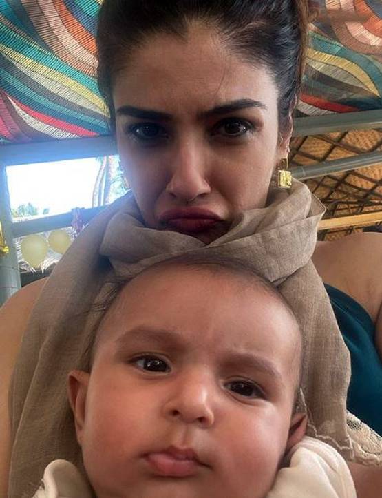 रियल लाइफ में सुपर नानी हैं रवीना टंडन, शेयर की नाती के संग क्यूट फोटो