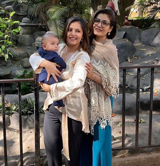 रियल लाइफ में सुपर नानी हैं रवीना टंडन, शेयर की नाती के संग क्यूट फोटो