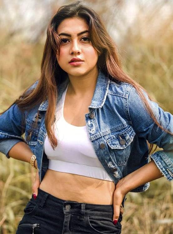 मलाला की बायोपिक में काम कर रही ये एक्ट्रेस, रियल लाइफ में हैं ग्लैमरस