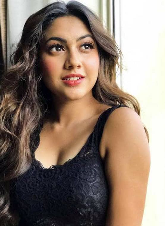 मलाला की बायोपिक में काम कर रही ये एक्ट्रेस, रियल लाइफ में हैं ग्लैमरस