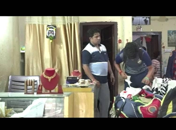 फटे ग्लव्स, टूटे बैट से खेलती थी, आती थी शर्म, अब रचा इत‍िहास