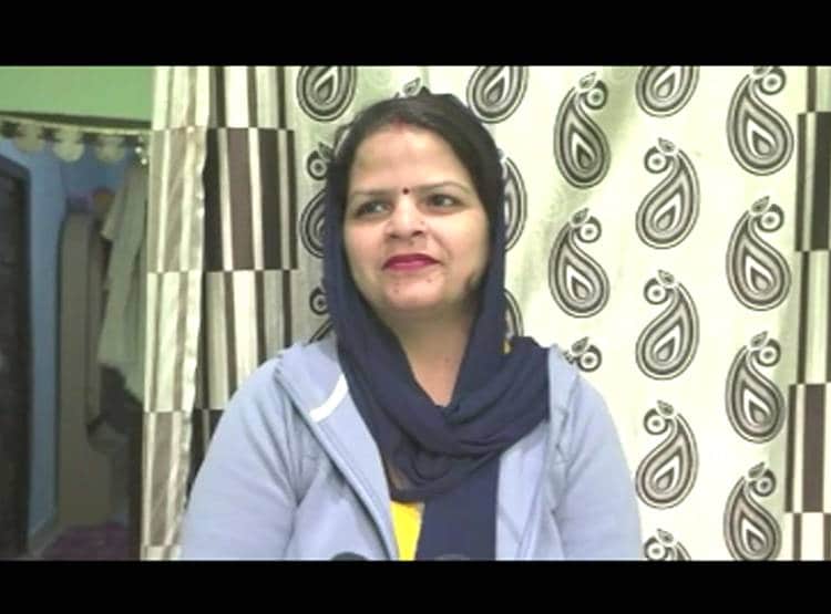 फटे ग्लव्स, टूटे बैट से खेलती थी, आती थी शर्म, अब रचा इत‍िहास