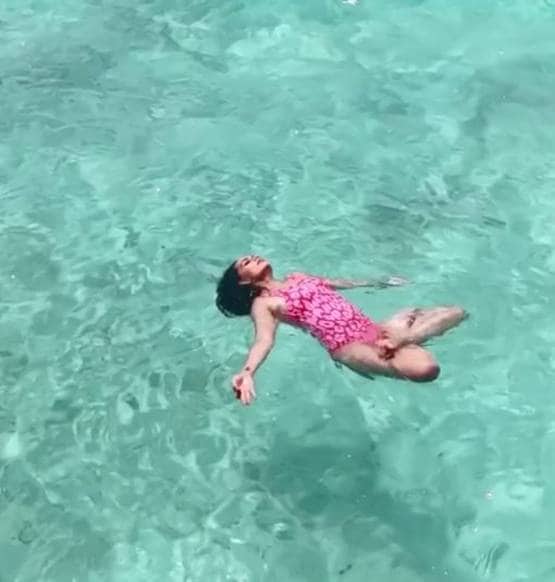 'कसम से' फेम रोशनी चोपड़ा का बोल्ड अंदाज, शेयर की ट्रिप से फोटोज