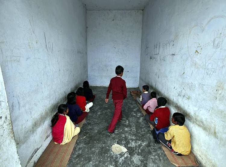 26 साल की टीचर ने किया 14 साल के छात्र का यौन शोषण, उसे लेकर भाग गई