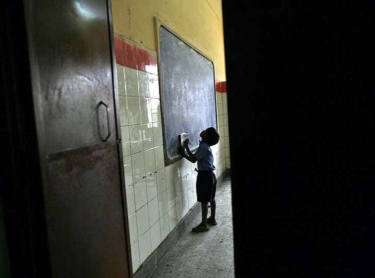 26 साल की टीचर ने किया 14 साल के छात्र का यौन शोषण, उसे लेकर भाग गई