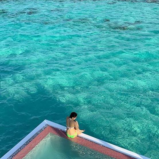 बिकिनी लुक में सारा अली खान का वीकेंड, समंदर किनारे कर रहीं एंन्जॉय