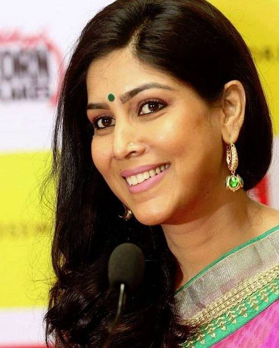 आमिर की दंगल में नजर आई ये एक्ट्रेस बनना चाहती थी पत्रकार, आज बड़ा नाम