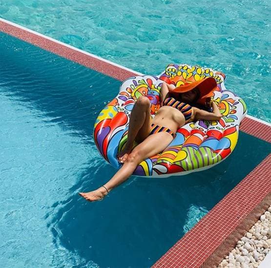 पूल में बिकिनी पहने मस्ती करती दिखीं सारा, भाई संग दिखी बॉन्डिंग