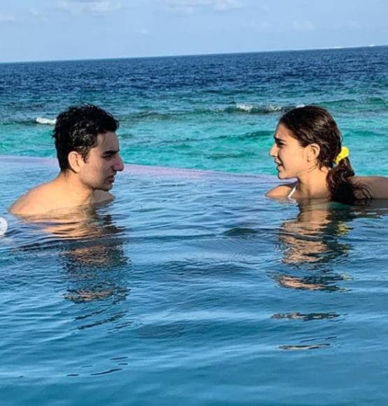 भाई इब्राहिम संग मालदीव में सारा, शेयर की तस्वीरें