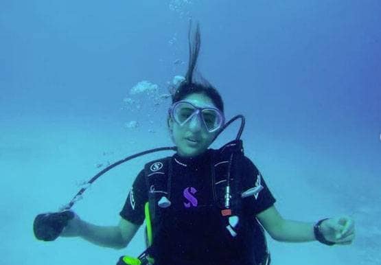 सारा अली खान ने शेयर की बचपन की क्यूट फोटो, इस अंदाज में आईं नजर