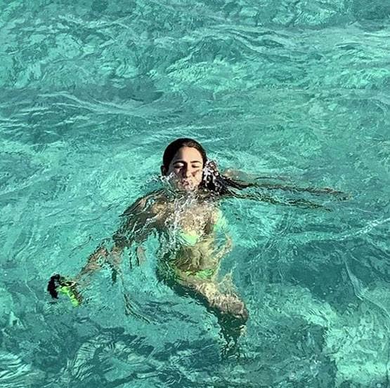 सारा अली खान ने शेयर की बचपन की क्यूट फोटो, इस अंदाज में आईं नजर