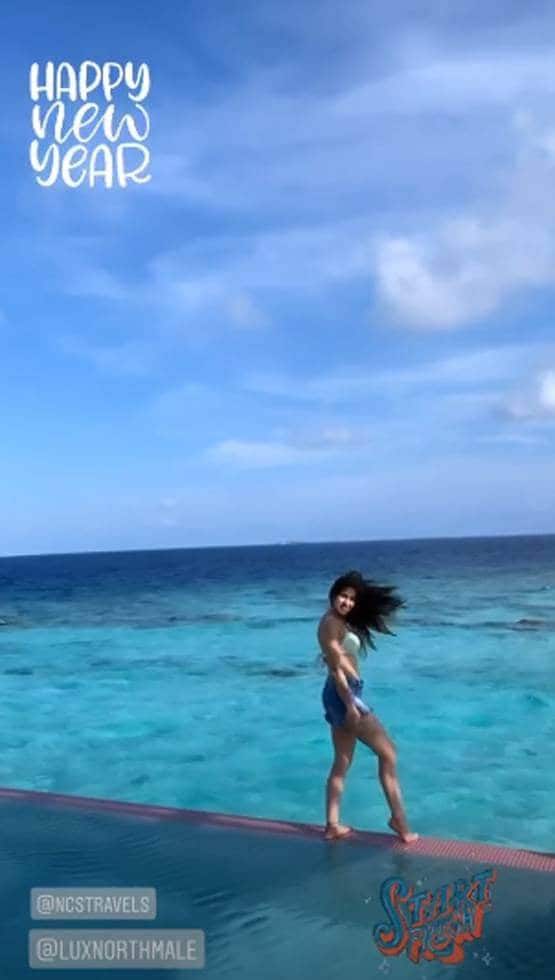 बिकिनी लुक में सारा अली खान का वीकेंड, समंदर किनारे कर रहीं एंन्जॉय