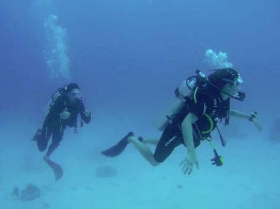 सारा अली खान की फैमिली संग डीप सी डाइविंग, फोटोज हुईं वायरल