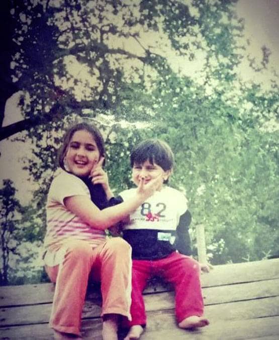 सारा अली खान ने शेयर की बचपन की क्यूट फोटो, इस अंदाज में आईं नजर