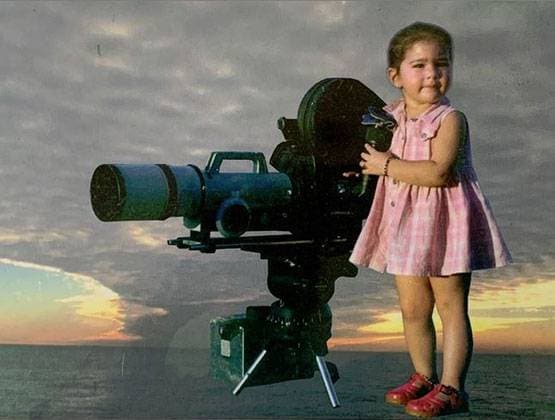 सारा अली खान ने शेयर की बचपन की क्यूट फोटो, इस अंदाज में आईं नजर