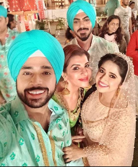 नंबर 1 शो छोटी सरदारनी की कास्ट ने मनाई लोहड़ी, शेयर की सेलिब्रेशन Photos