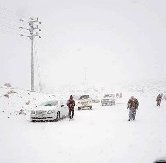रेगिस्तान के लिए मशहूर सऊदी अरब में हुई बर्फबारी, हैरान हुए लोग
